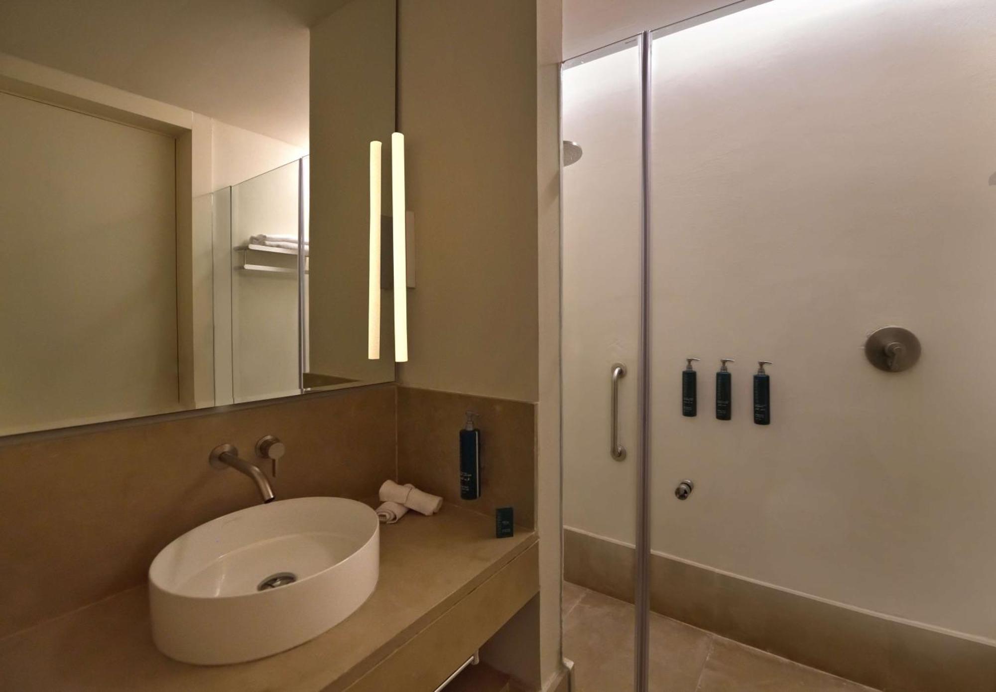 Doubletree By Hilton Ben Guerir Hotel & Residences Benguerir Exterior foto